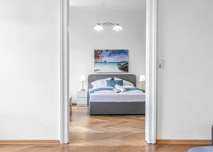 4 Great Near Akh - Ideal For Groups Of 19 Apartment