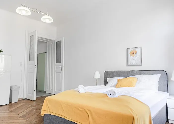 4 Great Near Akh - Ideal For Groups Of 19 * Wien