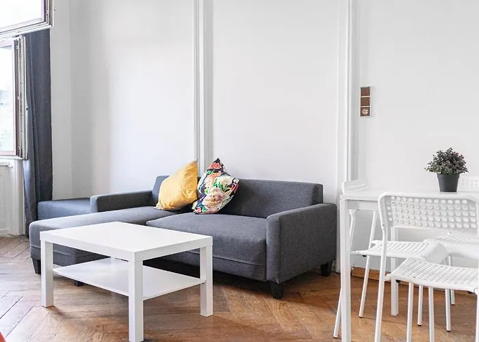 4 Great Near Akh - Ideal For Groups Of 19 * Wien