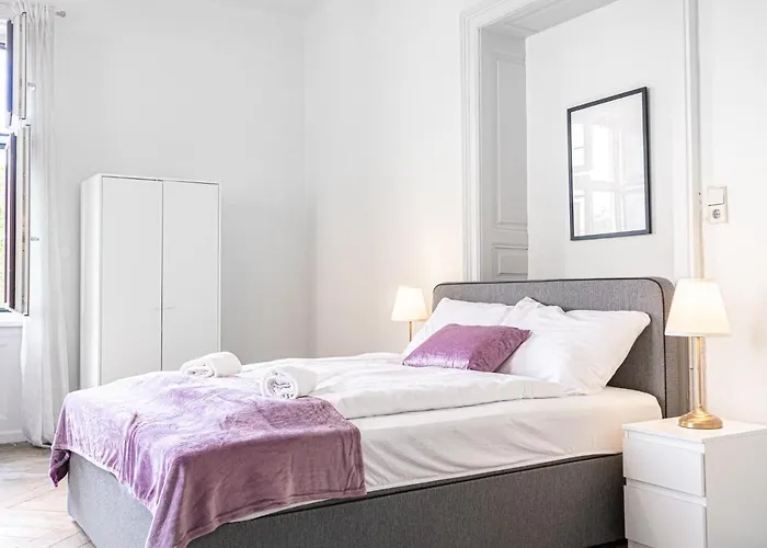 Apartment 4 Great Near Akh - Ideal For Groups Of 19