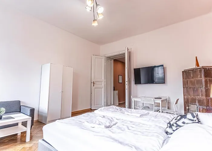 4 Great Near Akh - Ideal For Groups Of 19 Apartment