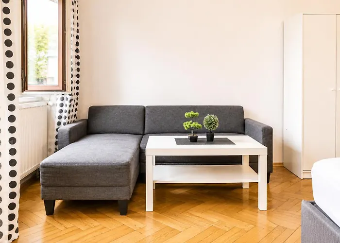 Apartment 4 Great Near Akh - Ideal For Groups Of 19 *