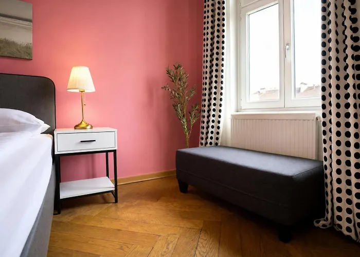 Apartment 4 Great Near Akh - Ideal For Groups Of 19 *