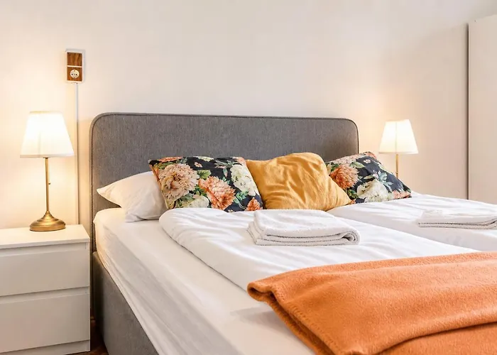 4 Great Near Akh - Ideal For Groups Of 19 Apartment