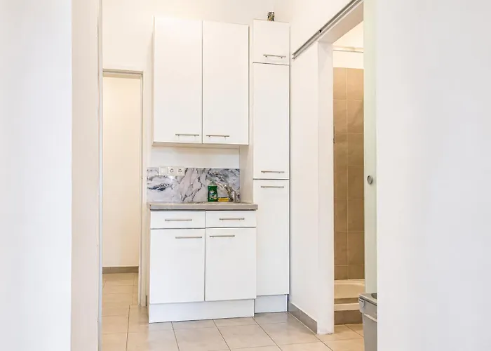 4 Great Near Akh - Ideal For Groups Of 19 * Wien