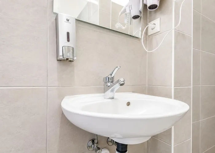 4 Great Near Akh - Ideal For Groups Of 19 Apartment