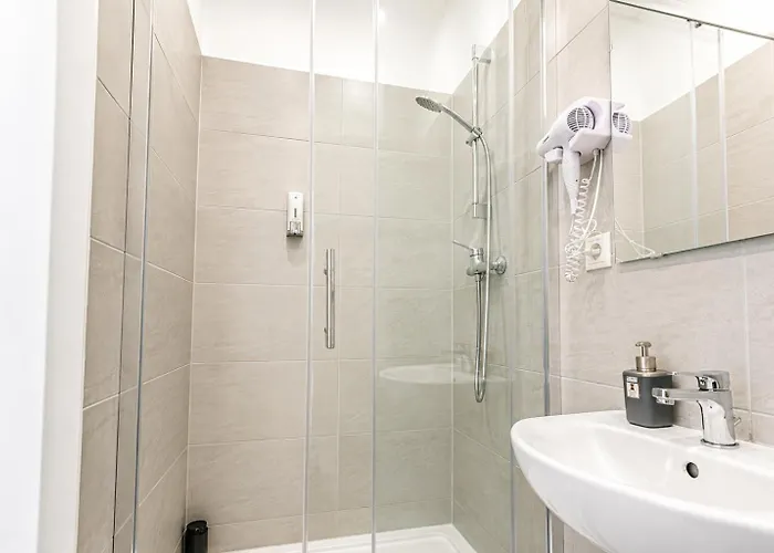 4 Great Near Akh - Ideal For Groups Of 19 Apartment