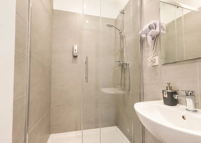 4 Great Near Akh - Ideal For Groups Of 19 Apartment