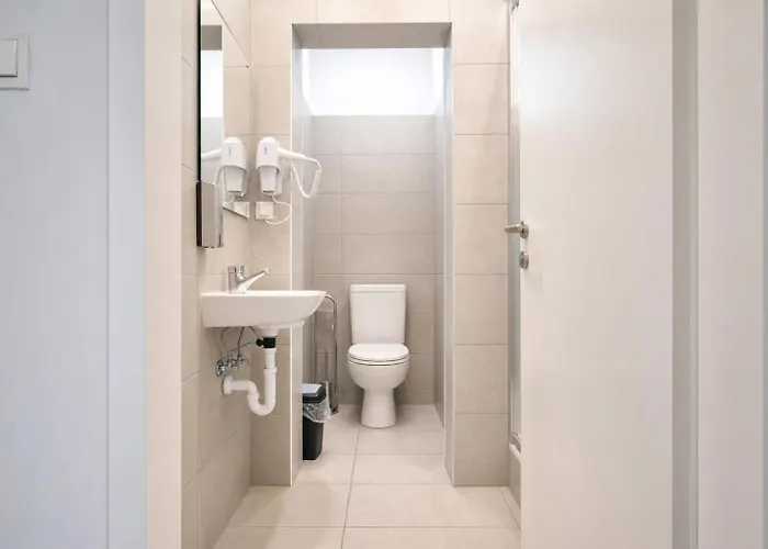 4 Great Near Akh - Ideal For Groups Of 19 Apartment Wien